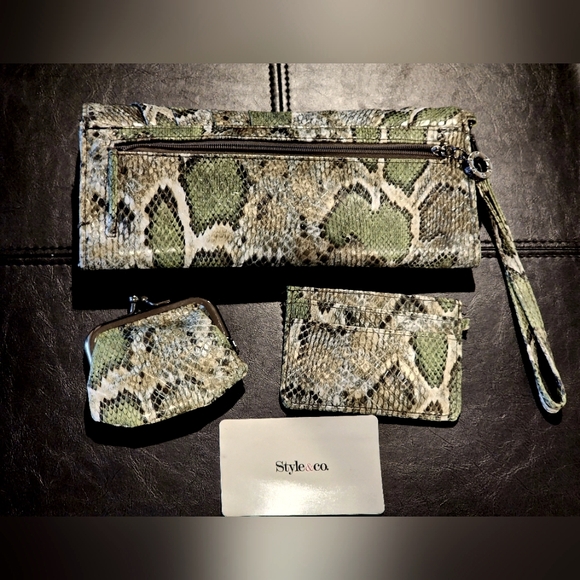 $5 If Bundled -NWOT | STYLE & CO | Snake Print Clutch & Accessories Set 3 pieces - Picture 2 of 5